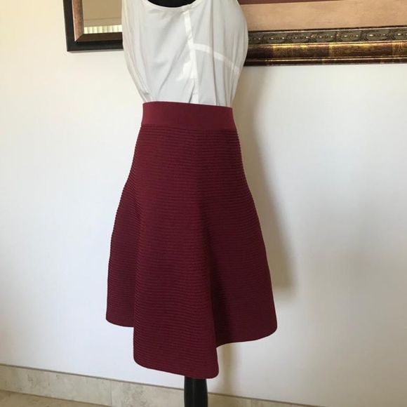 Beautiful wine color knit skirt size Small - Picture 4 of 9